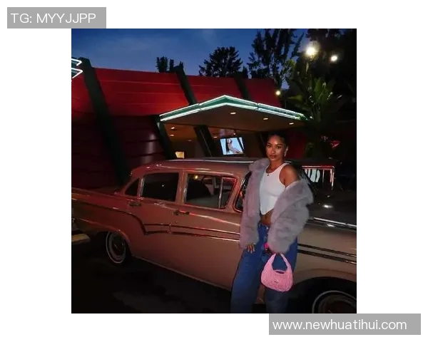 詹姆斯小儿子布莱斯与女友甜蜜合影引发网友热议与祝福